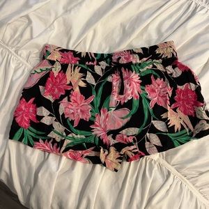 Sisstrevolution Elastic Waist Floral Short Size: L
